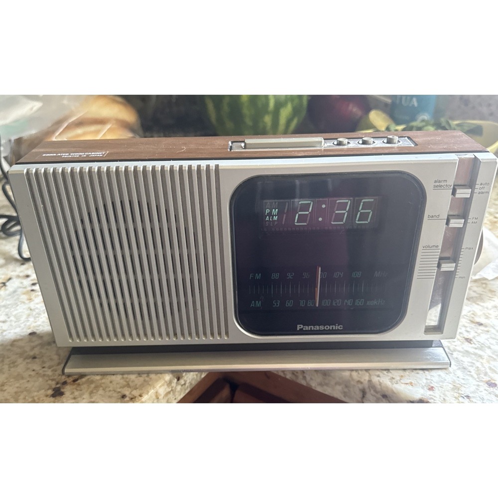 Vintage Panasonic Model RC-205 Alarm Clock  AM/FM Radio Made in Japan Tested